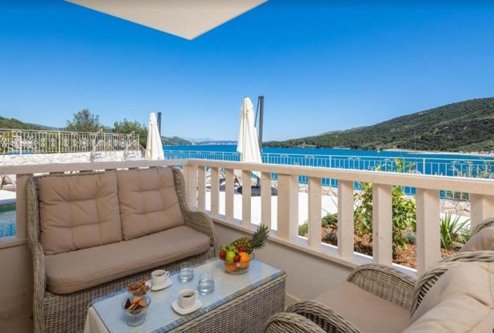 Image No.4-13 Bed Property for sale