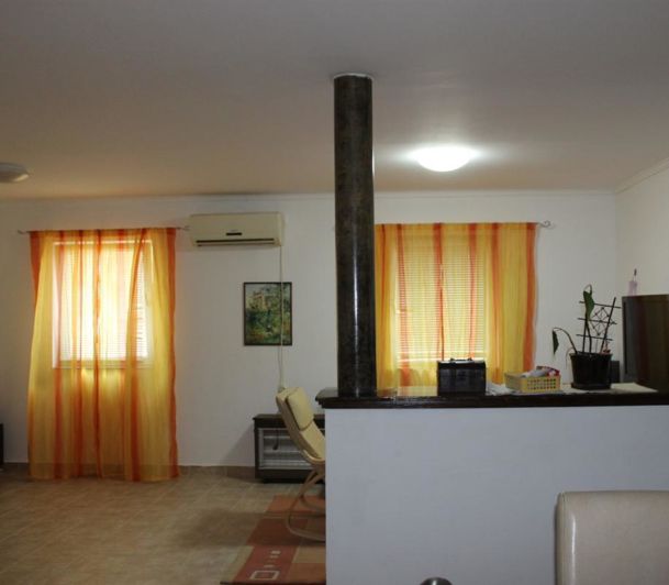 Image No.10-13 Bed Property for sale