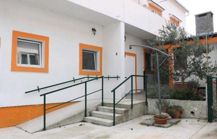 Image No.4-13 Bed Property for sale