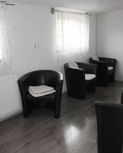 Image No.8-13 Bed Property for sale