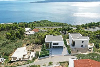 1 - Brela, Property