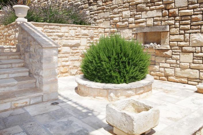 Image No.14-7 Bed Property for sale