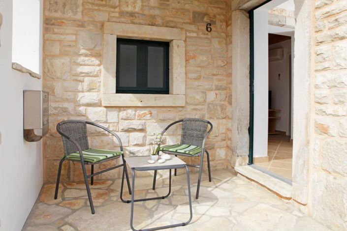 Image No.20-7 Bed Property for sale