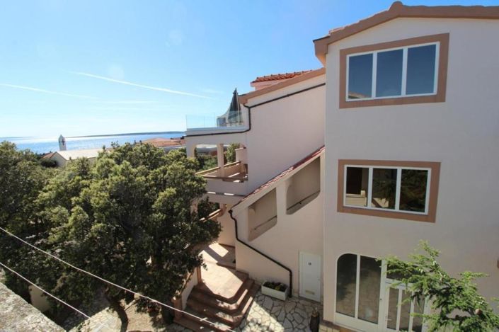 Image No.10-12 Bed Property for sale