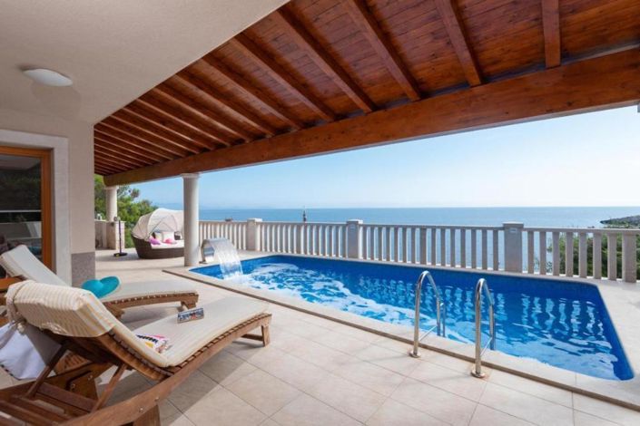 Image No.15-5 Bed Property for sale