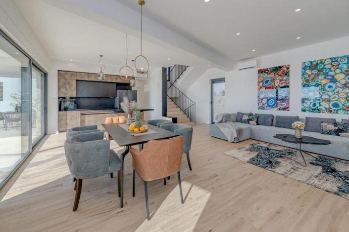 Image No.10-3 Bed Property for sale