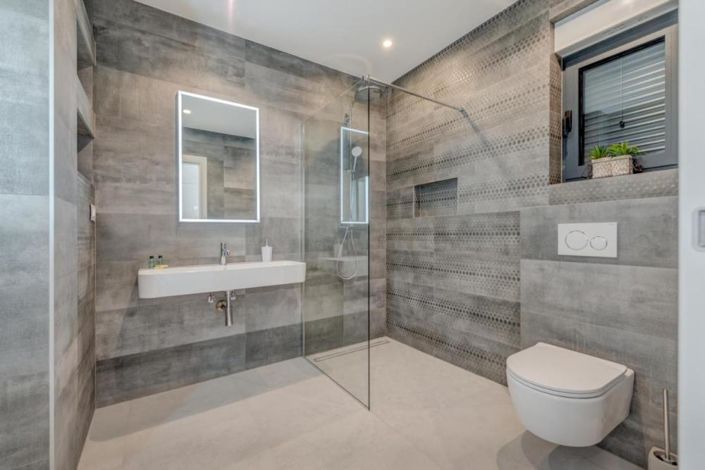 Image No.11-3 Bed Property for sale