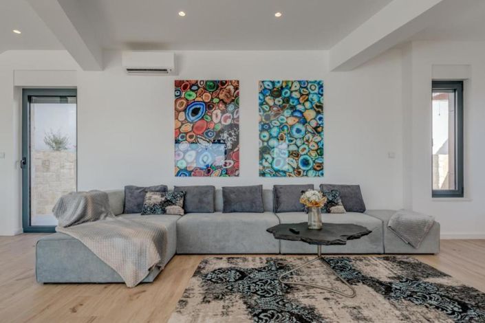 Image No.12-3 Bed Property for sale