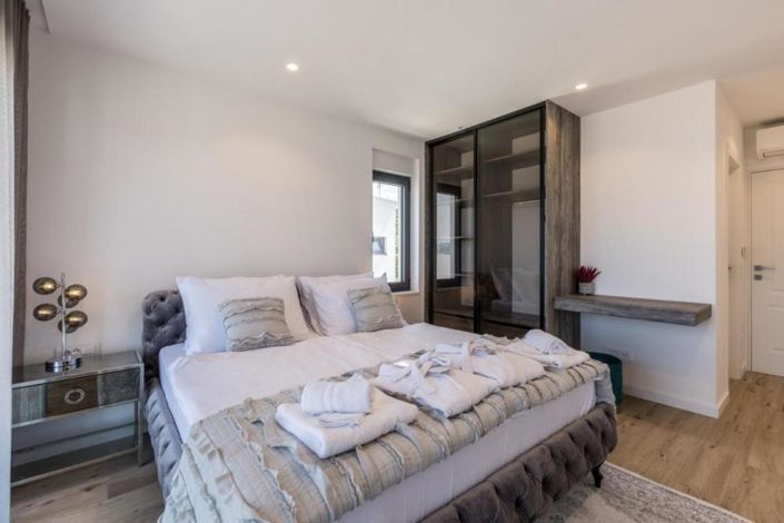 Image No.13-3 Bed Property for sale