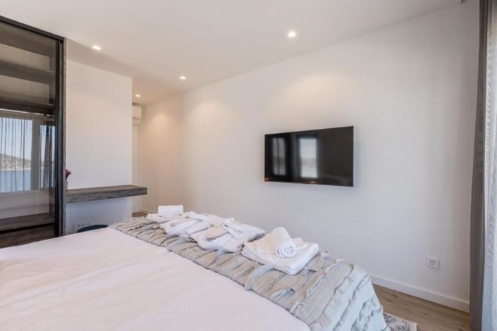 Image No.14-3 Bed Property for sale