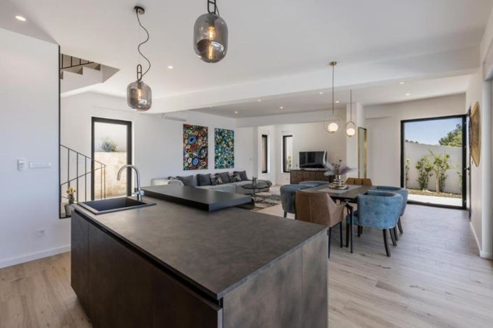 Image No.20-3 Bed Property for sale