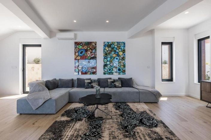 Image No.24-3 Bed Property for sale