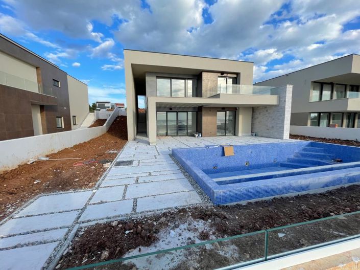 Image No.19-4 Bed Property for sale