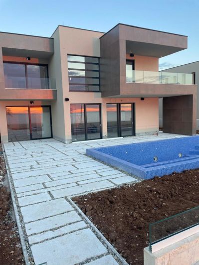 Image No.14-4 Bed Property for sale