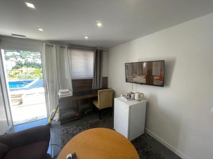 Image No.17-5 Bed Property for sale