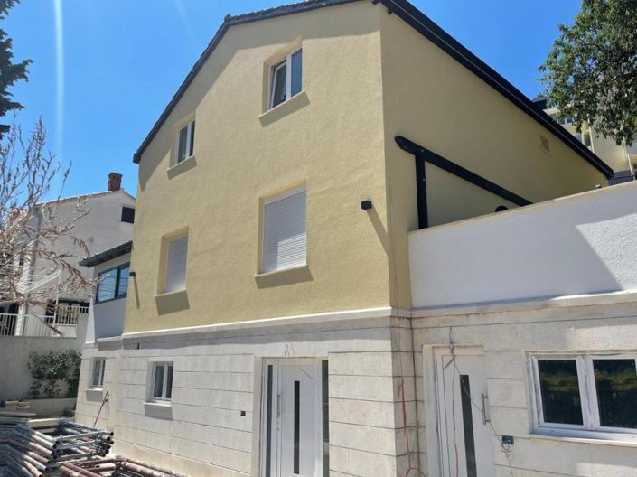 Image No.6-5 Bed Property for sale