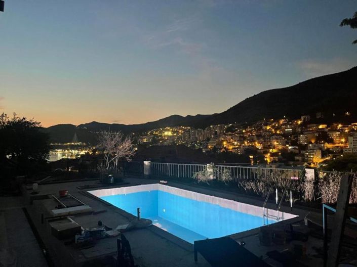 Image No.7-5 Bed Property for sale