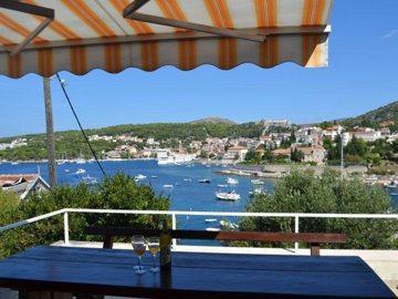 1 - Hvar, Propriété