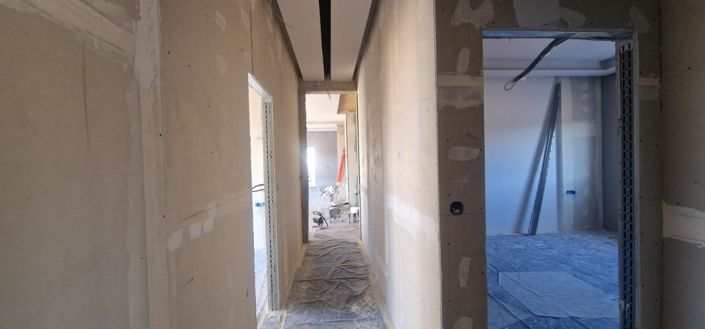 Image No.12-6 Bed Property for sale