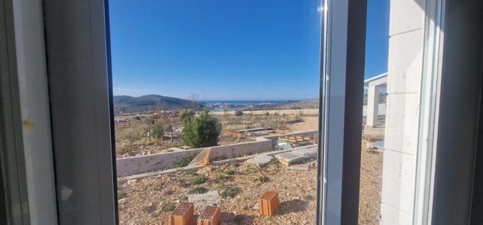 Image No.18-6 Bed Property for sale