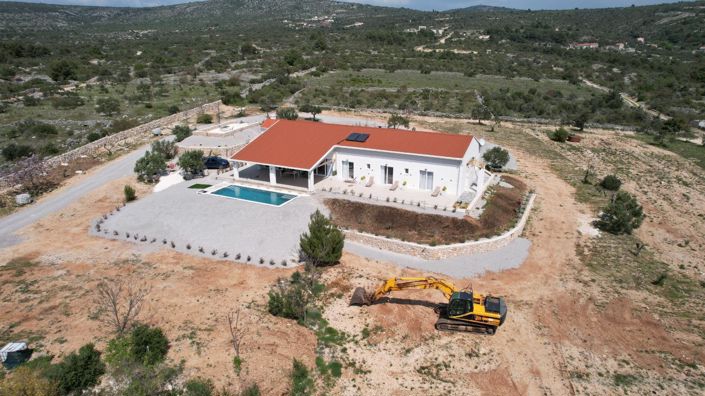 Image No.2-6 Bed Property for sale