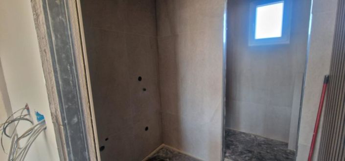 Image No.9-6 Bed Property for sale