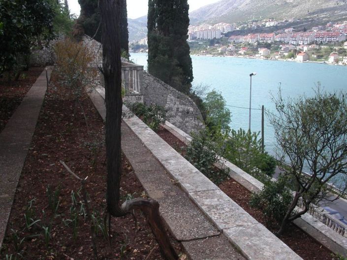 Image No.11-9 Bed Property for sale