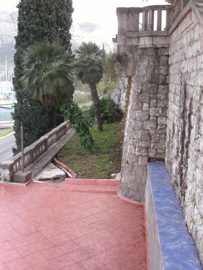 Image No.14-9 Bed Property for sale