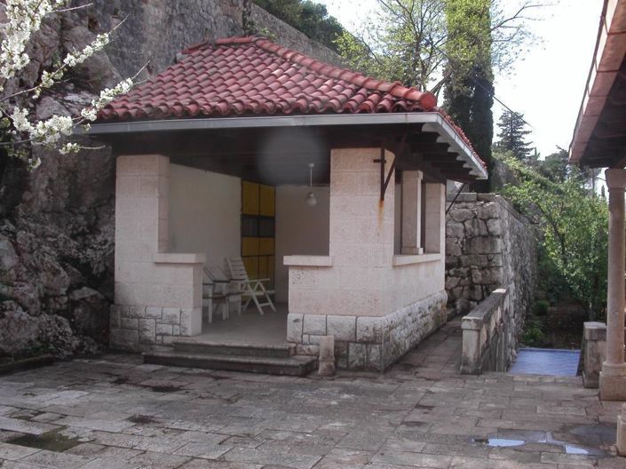 Image No.17-9 Bed Property for sale