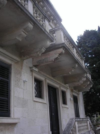 Image No.23-9 Bed Property for sale