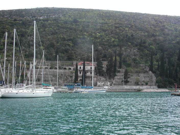 Image No.5-9 Bed Property for sale