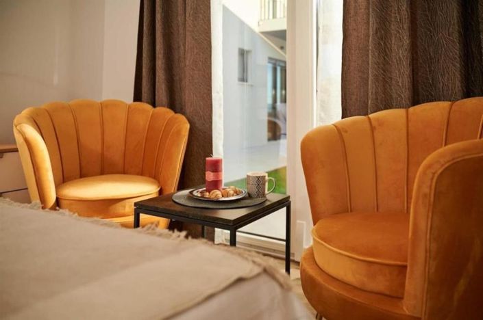 Image No.13-6 Bed Property for sale