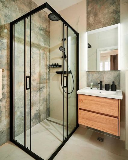 Image No.20-6 Bed Property for sale