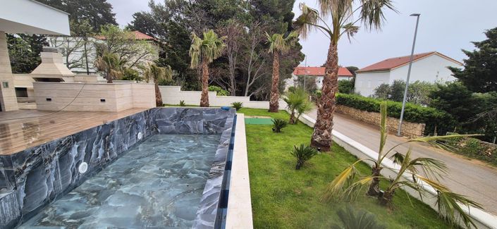 Image No.13-3 Bed Property for sale