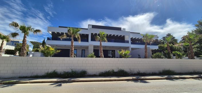 Image No.3-3 Bed Property for sale