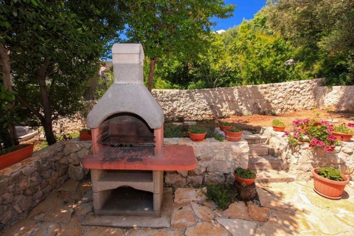 Image No.12-7 Bed Property for sale