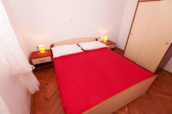 Image No.14-7 Bed Property for sale