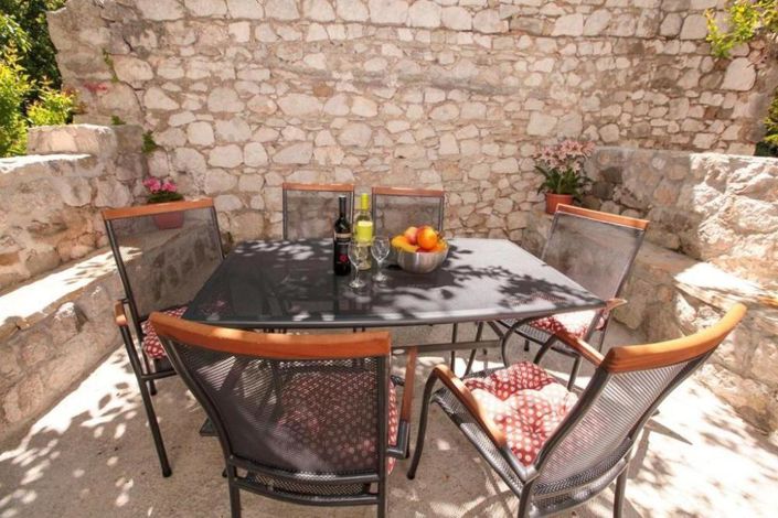 Image No.15-7 Bed Property for sale