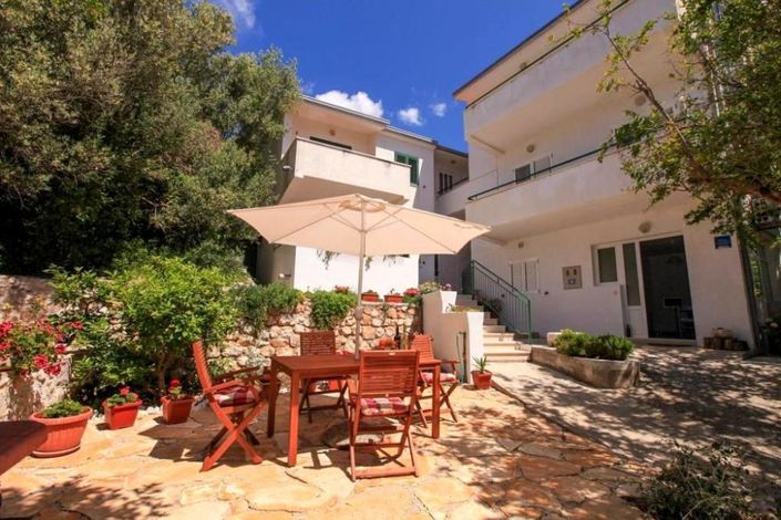 Image No.16-7 Bed Property for sale