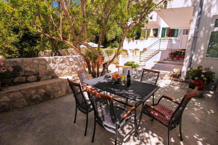 Image No.18-7 Bed Property for sale