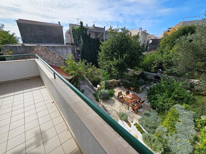 Image No.5-7 Bed Property for sale