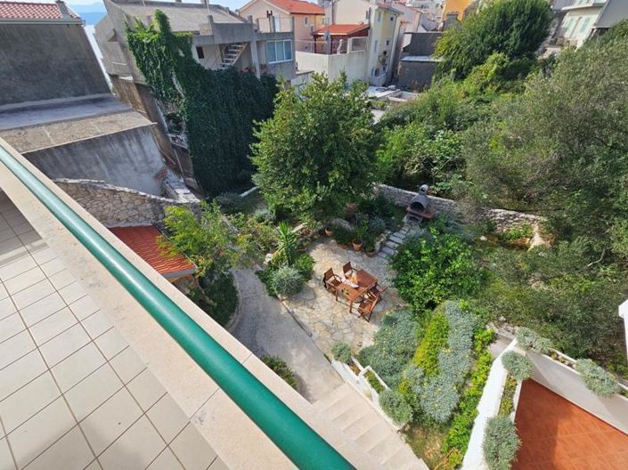 Image No.9-7 Bed Property for sale