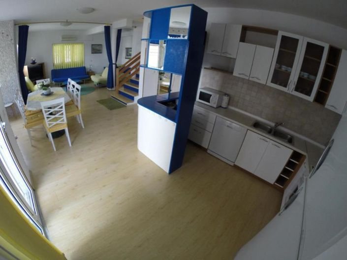 Image No.18-7 Bed Property for sale