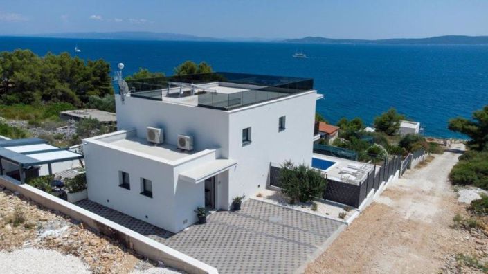 Image No.1-4 Bed Property for sale