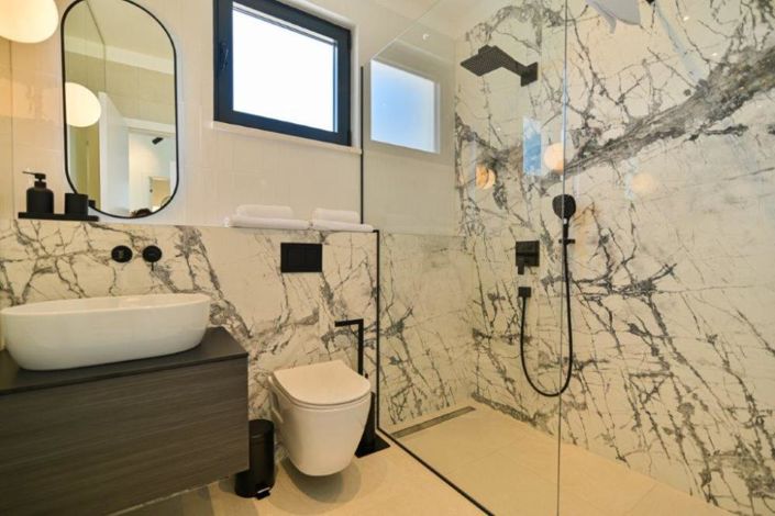 Image No.16-4 Bed Property for sale