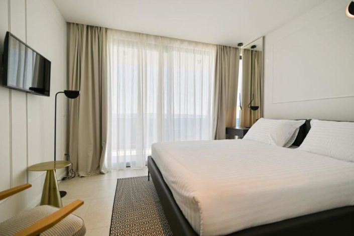 Image No.17-4 Bed Property for sale