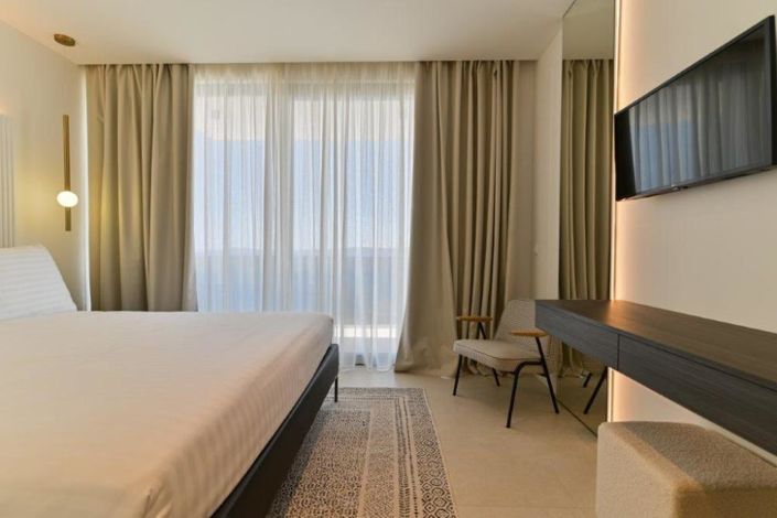 Image No.20-4 Bed Property for sale