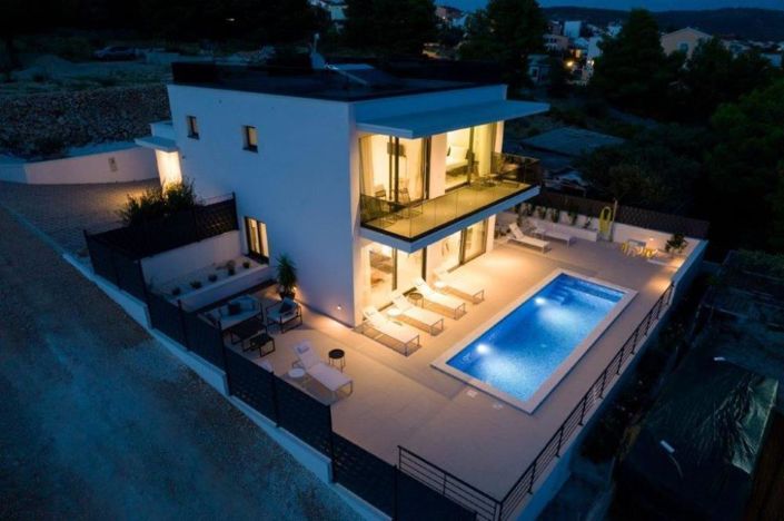 Image No.9-4 Bed Property for sale