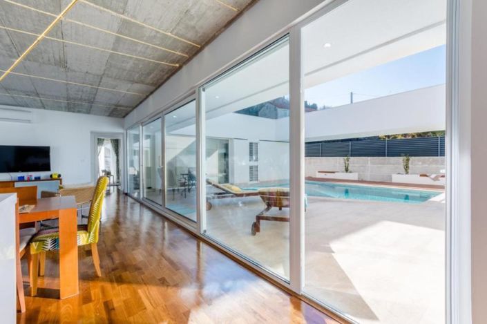 Image No.10-4 Bed Property for sale