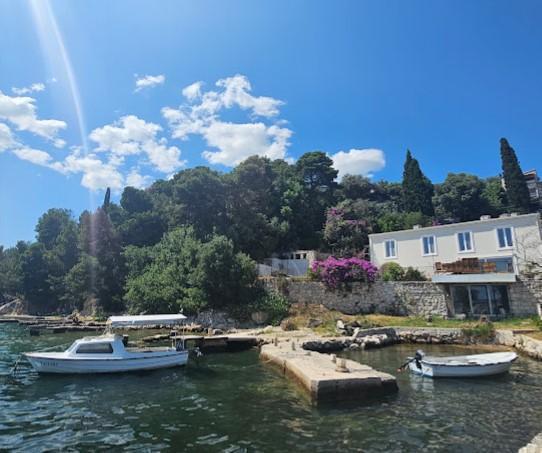 Image No.23-5 Bed Property for sale